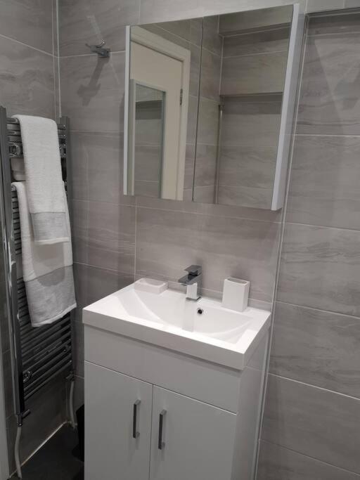 Ferienwohnung Star London Brent Street Cosy 1-Bed Hideaway Hendon Exterior foto